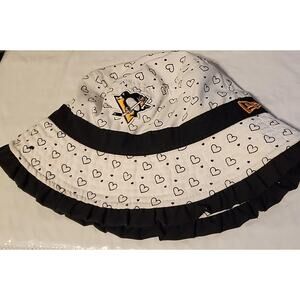 New Era Girls Pittsburgh Penguins White Hat Black Hearts Toddler Size Bonnet
